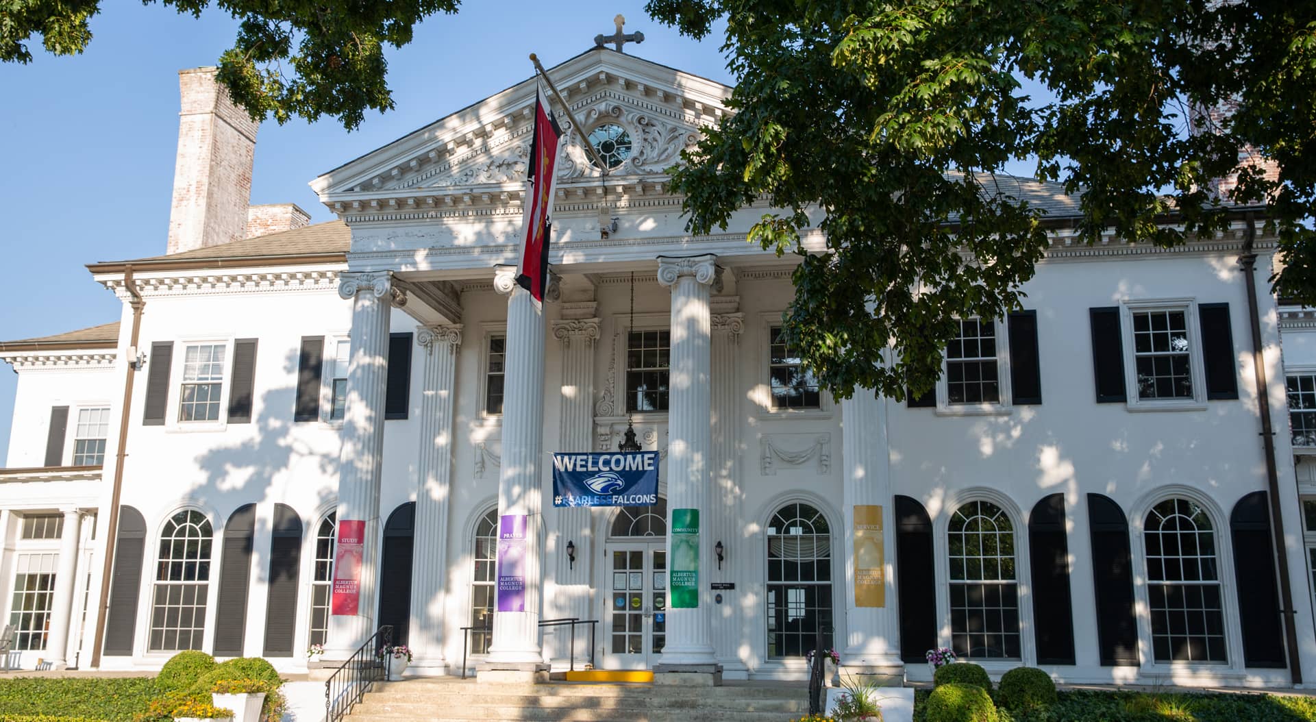 Undergraduate & Graduate Degrees at Albertus Magnus College