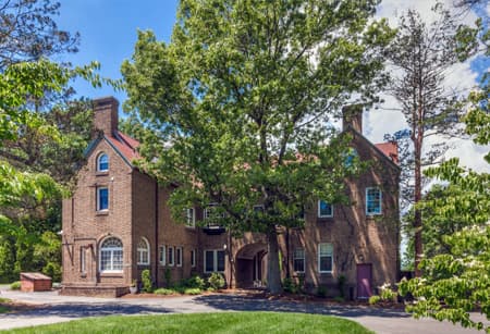 Siena Hall at Albertus Magnus College