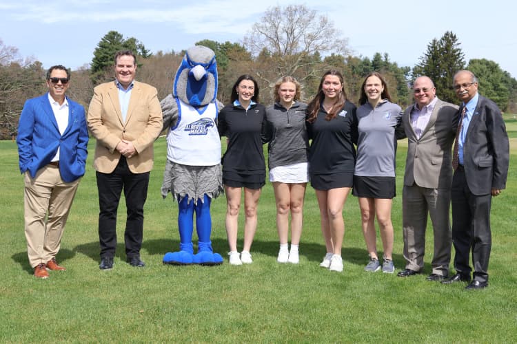 Women's golf group photo